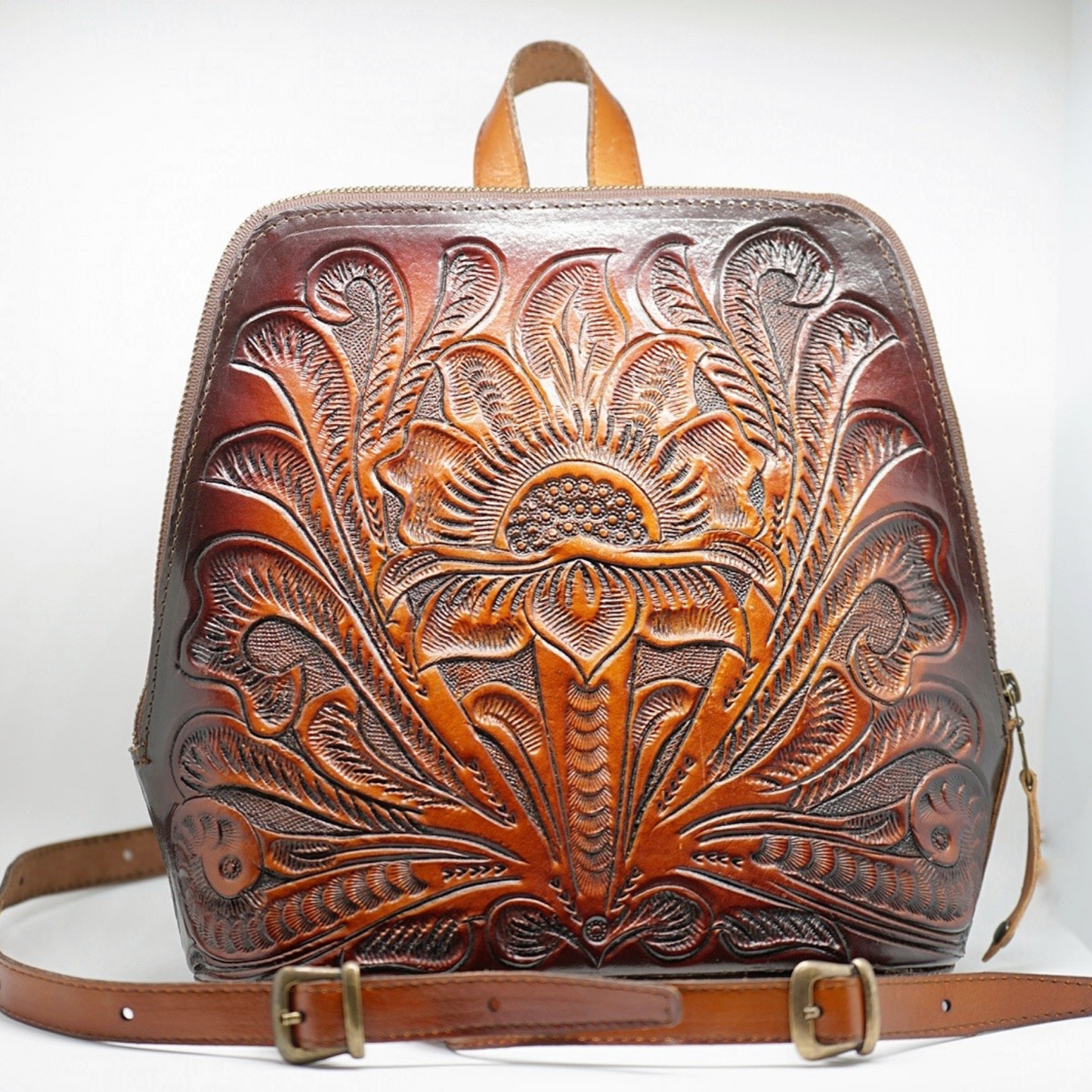 CLASSIC BACKPACK VAQUETA LEATHER IN CARAMEL